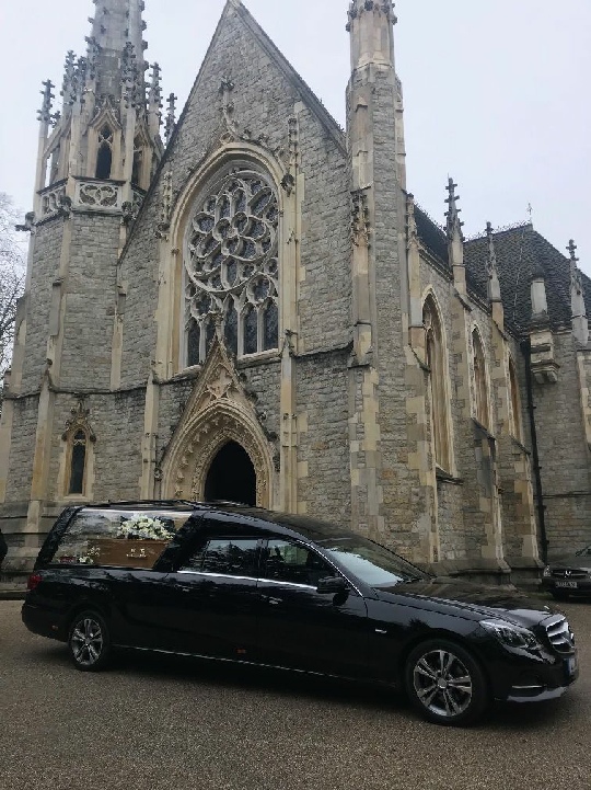 he arrival of the hearse containing Edith Thompson’s coffin outside the Anglican Chapel in the City of London Cemetery