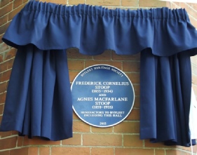 Blue plaque commemorating the Stoop family